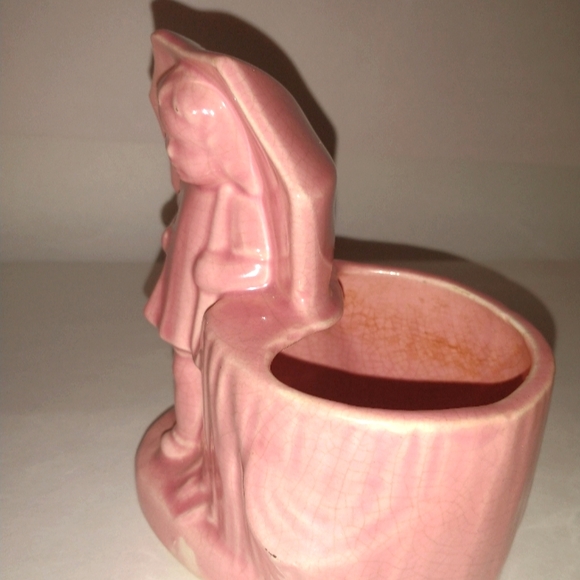 MCM little girl under umbrella planter - Picture 4 of 4